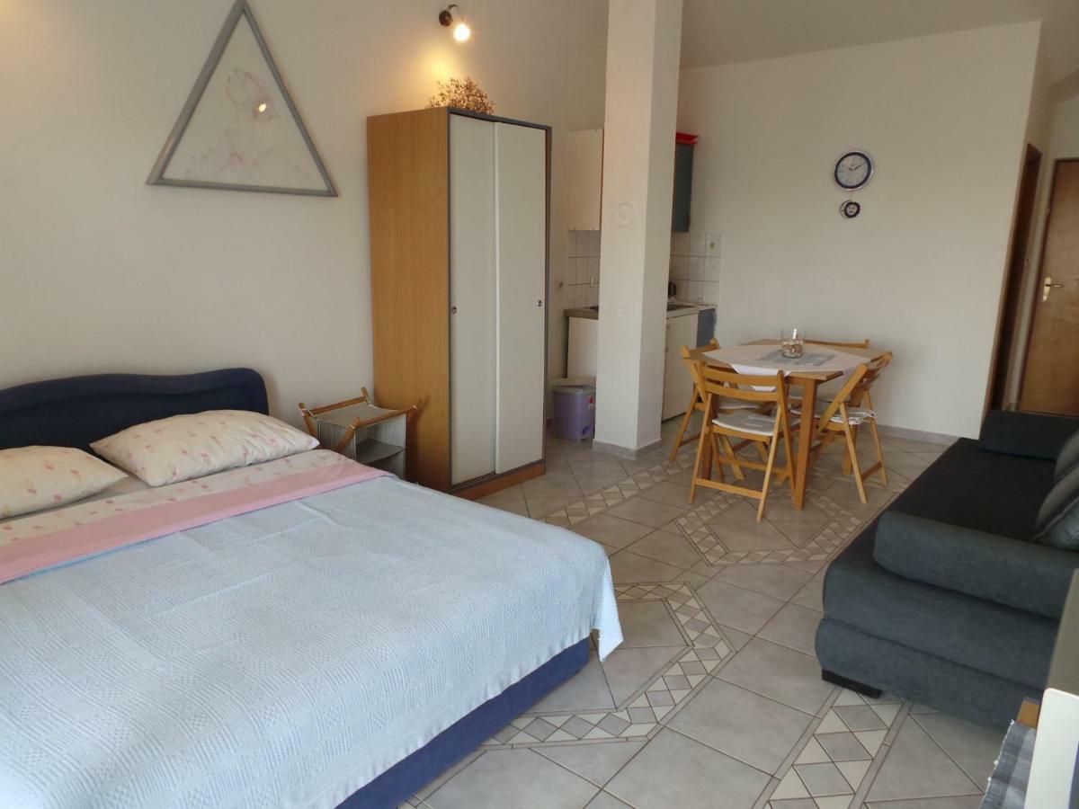 Apartmani Vjera Ribarica Exteriör bild